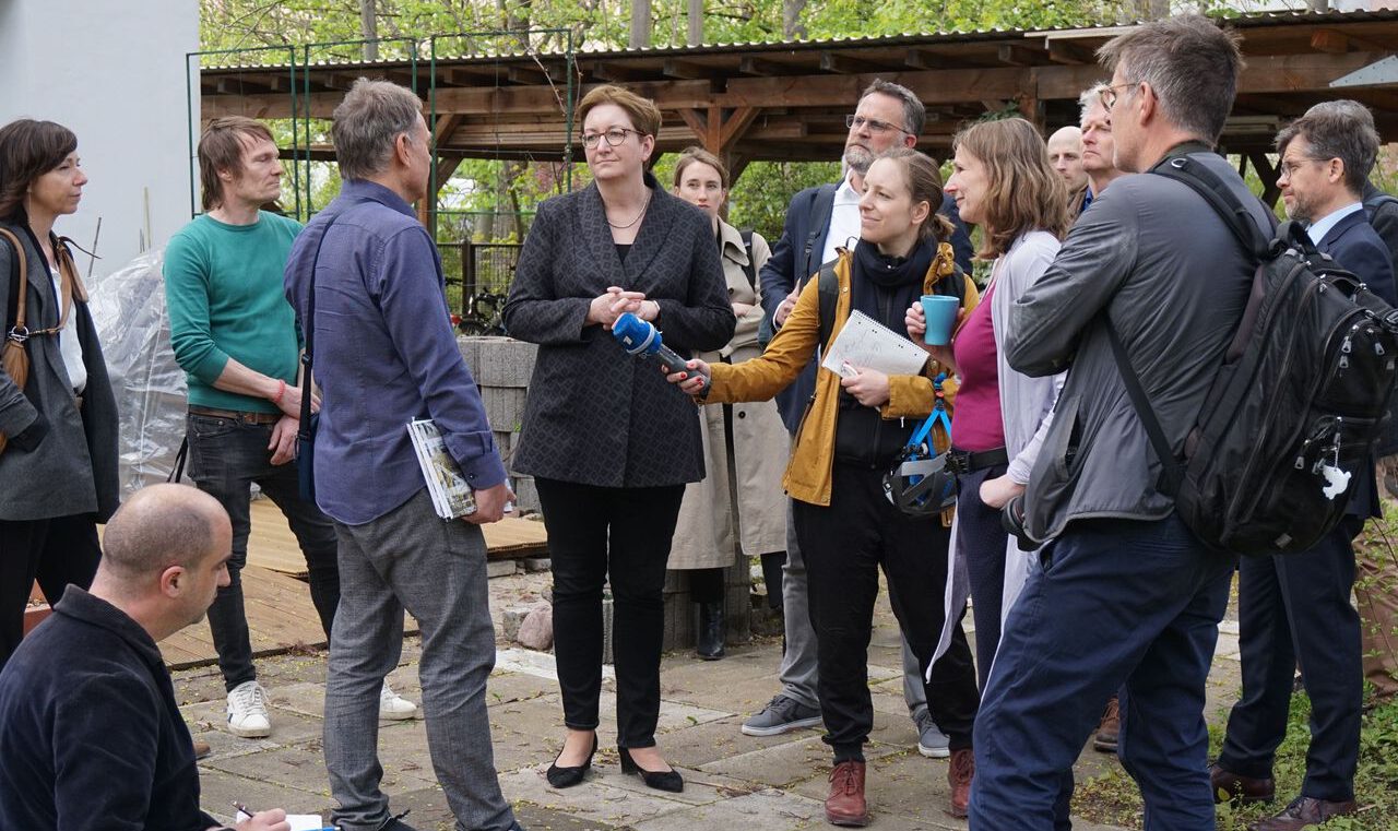 Bundesbauministerin Geywitz beim Wohnprojekt "Werkpalast" in Berlin-Lichtenberg